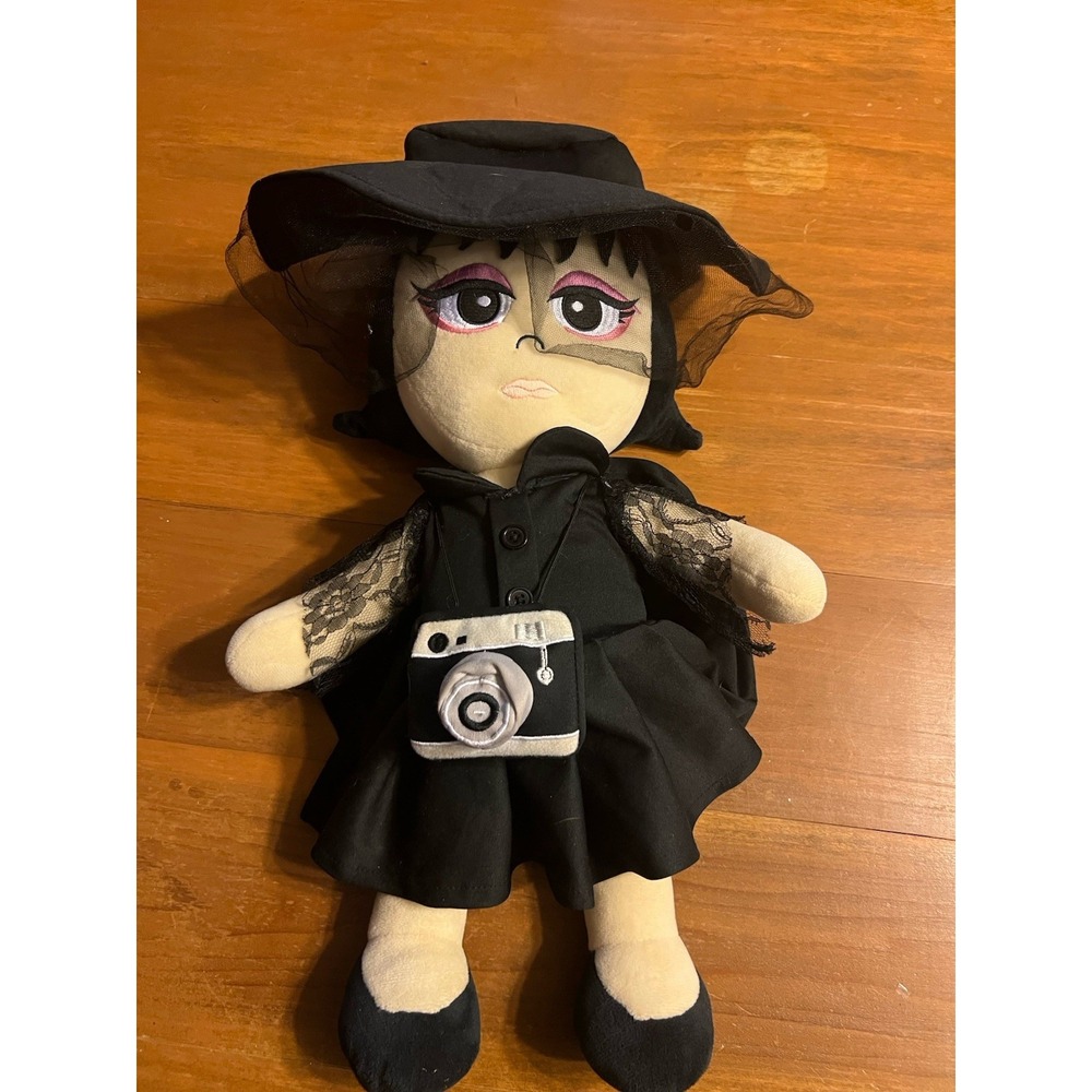 Beetlejuice Lydia Deetz Spirit Halloween EXC Plush Winona Ryder Plush‎ Deets